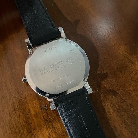 Burberry Men’s Watch Leather Band - Picture 3 of 6